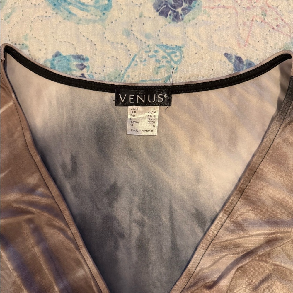 VENUS Top - Picture 2 of 2
